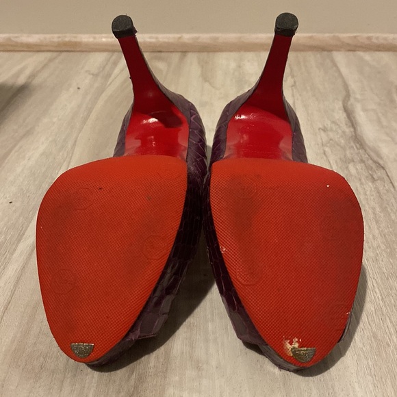 Christian Louboutin pump - Picture 7 of 8